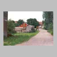 022-1210 Goldbach im Juli 1994. Der Verbindungsweg vorbei am Anwesen Karl Dautert, am Wegende das Anwesen Minna Mertsch .jpg